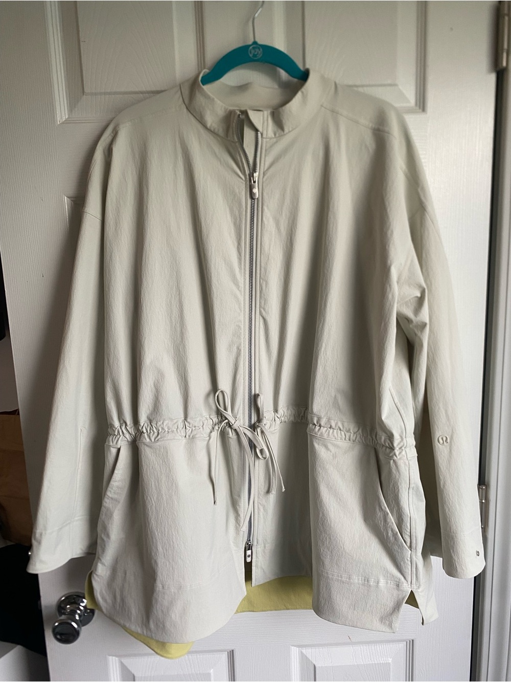 Lululemon Shirt Jacket Cinch-Waist Zip-Front  full length Jacket in Bone size XL